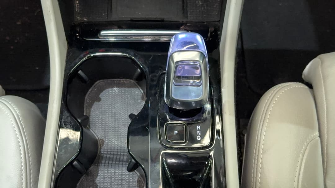 2022 Volvo Xc40 Ultimate B5 Dark Mhev, Automatic, 75396 km, Gear Lever 