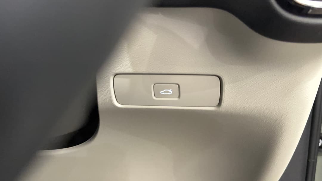 2022 Volvo Xc40 Ultimate B5 Dark Mhev, Automatic, 75396 km, Utility Switches/Buttons