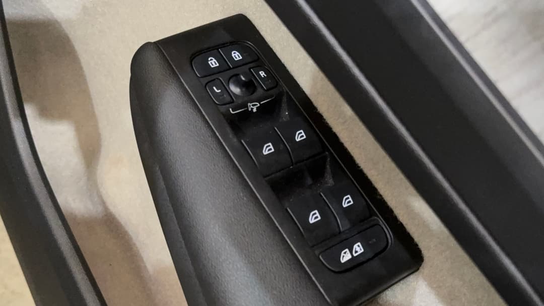 2022 Volvo Xc40 Ultimate B5 Dark Mhev, Automatic, 75396 km, Drivers Side Door Panel Controls