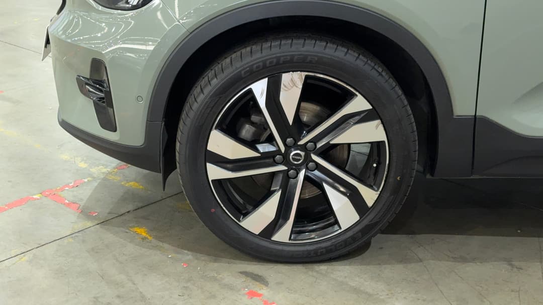 2022 Volvo Xc40 Ultimate B5 Dark Mhev, Automatic, 75396 km, Left Front Wheel