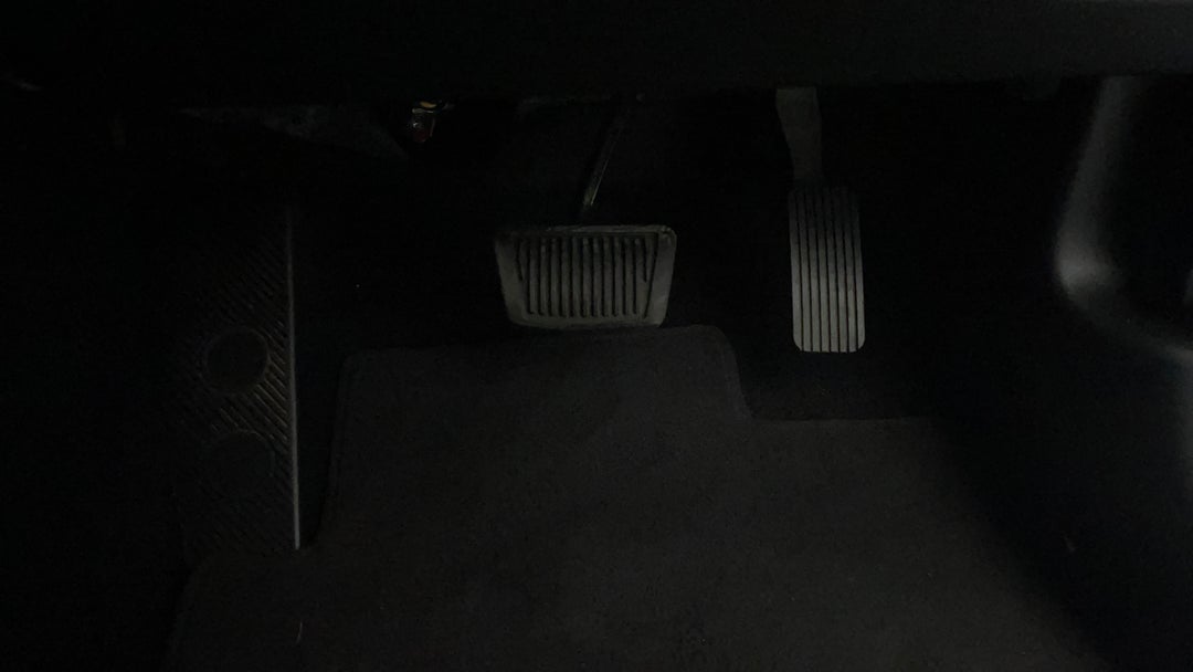 2022 Hyundai Kona Elite (fwd), Automatic, 44596 km, Pedals and Footmat