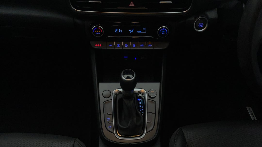 2022 Hyundai Kona Elite (fwd), Automatic, 44596 km, Gear Lever 