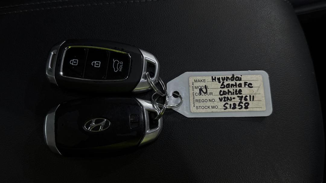 2019 Hyundai Santa Fe Highlander Crdi Blk-bge (AWD), Automatic, 88159 km, Key Close-up