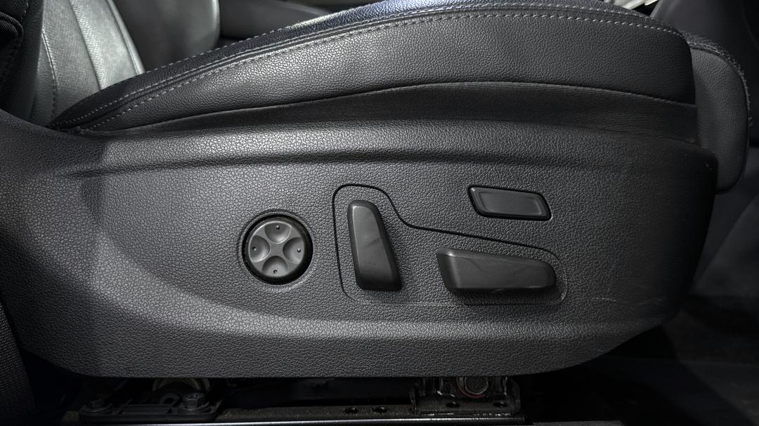 2019 Hyundai Santa Fe Highlander Crdi Blk-bge (AWD), Automatic, 88159 km, Drivers Side Adjustment Panel