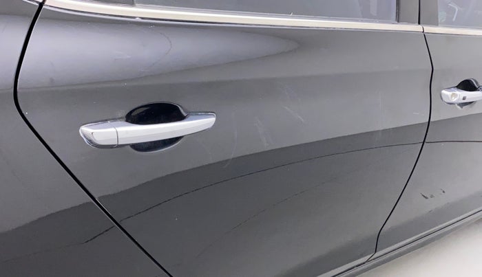 2021 Hyundai Verna SX (O) 1.5 CRDI AT, Diesel, Automatic, 52,194 km, Right rear door - Minor scratches