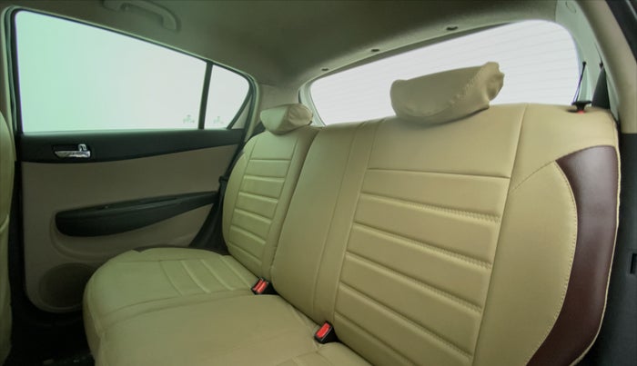 2013 Hyundai i20 SPORTZ 1.4 CRDI, Diesel, Manual, 61,356 km, Right Side Rear Door Cabin