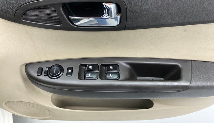 2013 Hyundai i20 SPORTZ 1.4 CRDI, Diesel, Manual, 61,356 km, Driver Side Door Panels Control
