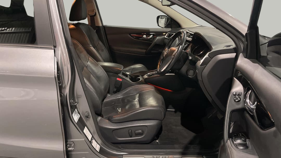 2016 Nissan Qashqai Ti, Automatic, 146613 km, Right Side Front Door Cabin View