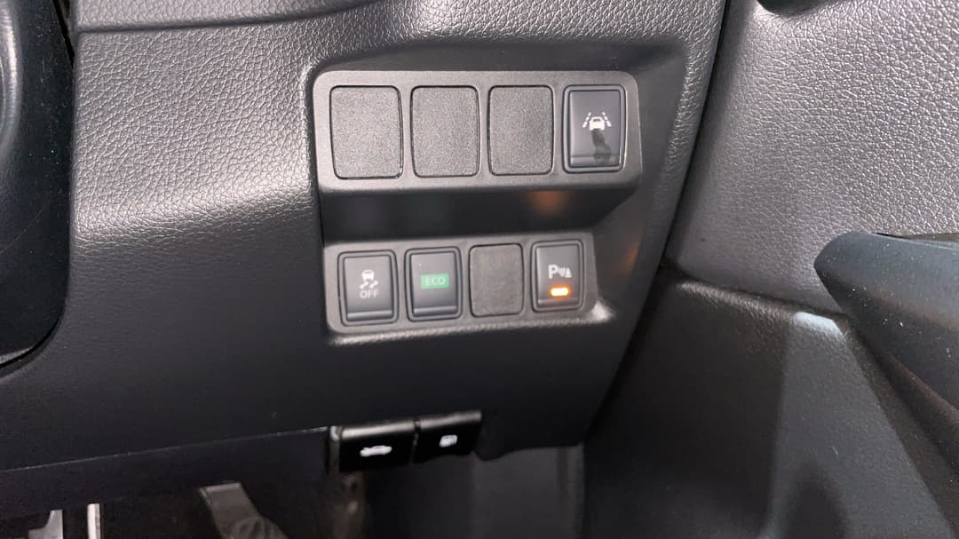 2016 Nissan Qashqai Ti, Automatic, 146613 km, Utility Switches/Buttons