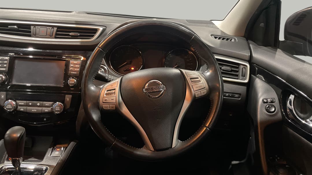 2016 Nissan Qashqai Ti, Automatic, 146613 km, Steering Wheel Close-up