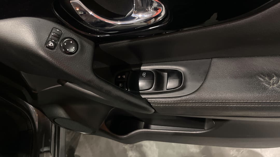 2016 Nissan Qashqai Ti, Automatic, 146613 km, Drivers Side Door Panel Controls