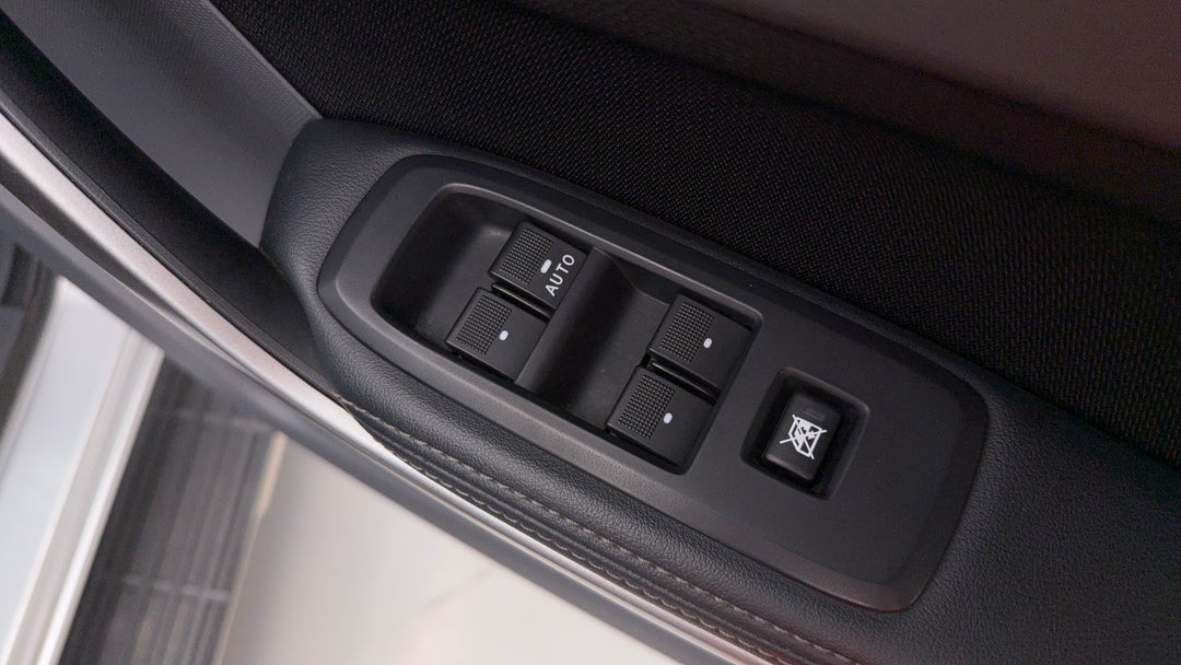 2017 Ford Ranger Xlt 3.2 (4x4), Automatic, 81058 km, Drivers Side Door Panel Controls