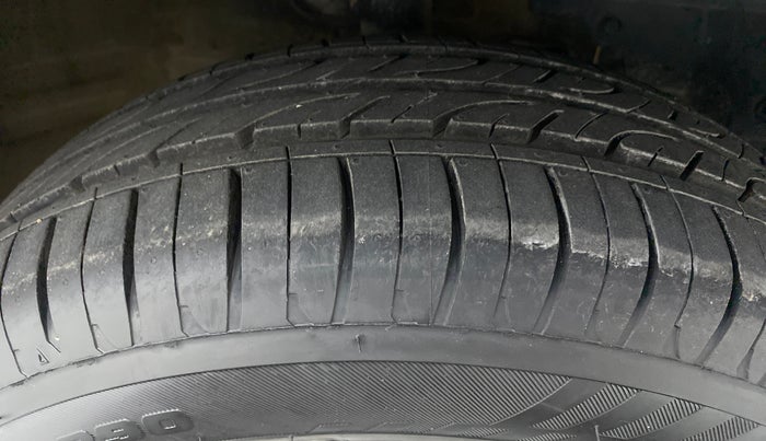 2017 Mahindra KUV 100 NXT K2 6 STR, Petrol, Manual, 55,925 km, Right Front Tyre Tread