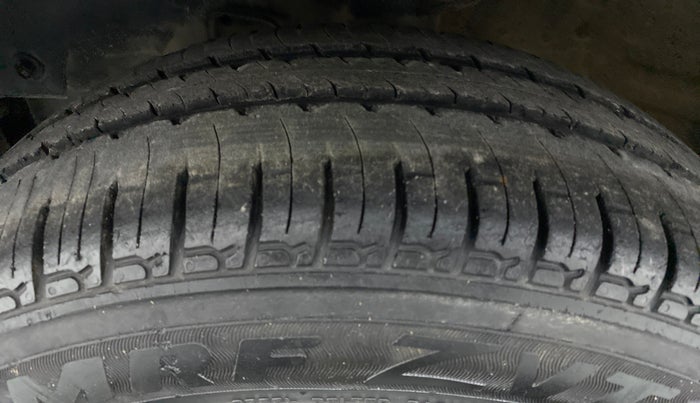 2017 Mahindra KUV 100 NXT K2 6 STR, Petrol, Manual, 55,925 km, Left Front Tyre Tread