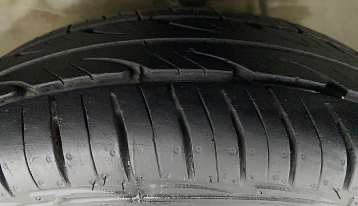 2016 Maruti Alto 800 LXI, Petrol, Manual, 3,800 km, Left Front Tyre Tread