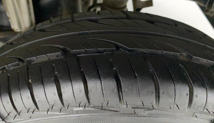 2016 Maruti Alto 800 LXI, Petrol, Manual, 3,800 km, Left Rear Tyre Tread