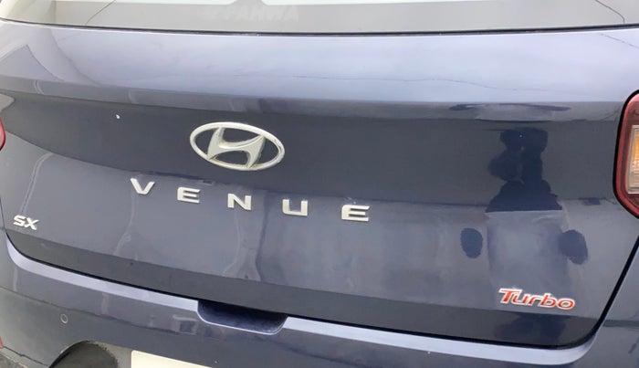 2019 Hyundai VENUE SX 1.0 TURBO, Petrol, Manual, 22,171 km, Dicky (Boot door) - Slightly dented