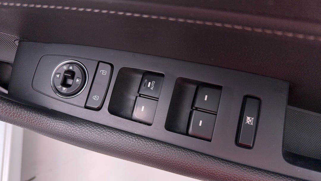 2018 Hyundai Sonata Active, Automatic, 135218 km, Drivers Side Door Panel Controls