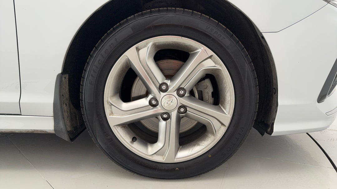 2018 Hyundai Sonata Active, Automatic, 135218 km, Right Front Wheel