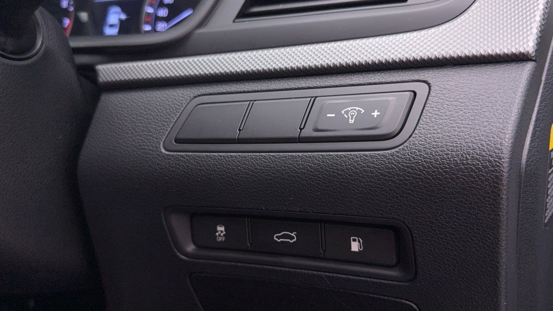 2018 Hyundai Sonata Active, Automatic, 135218 km, Utility Switches/Buttons