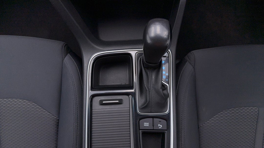 2018 Hyundai Sonata Active, Automatic, 135218 km, Gear Lever 