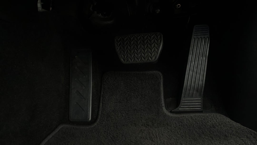 2023 Toyota Camry Ascent, Automatic, 60225 km, Pedals and Footmat