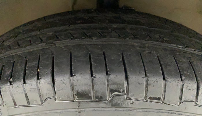 2011 Maruti Ritz VXI, Petrol, Manual, 74,279 km, Right Front Tyre Tread