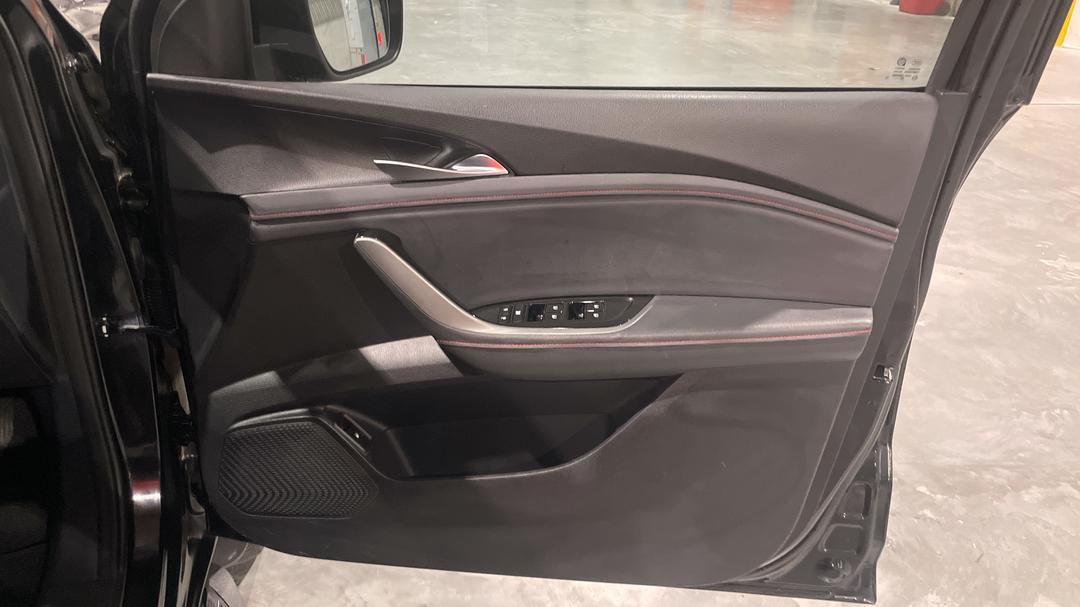 2024 LDV T60 Max Plus (4x4), Automatic, 24748 km, Speaker View