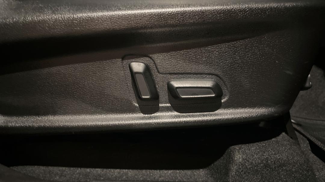 2024 LDV T60 Max Plus (4x4), Automatic, 24748 km, Drivers Side Adjustment Panel