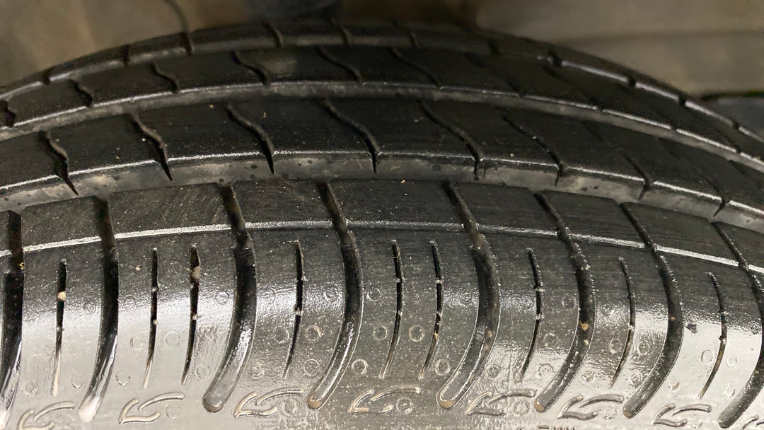 Right Front Tyre Tread