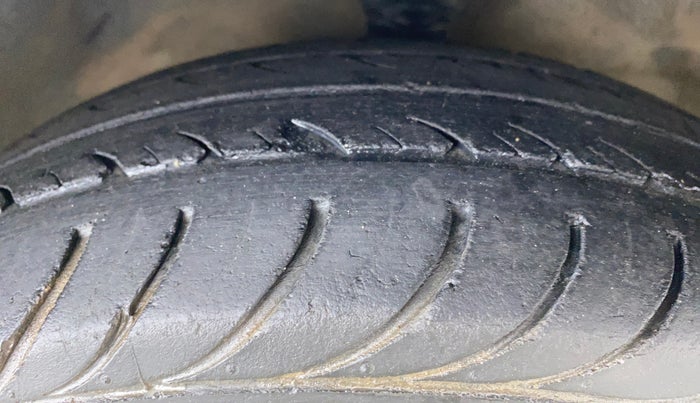 2014 Hyundai Santro Xing GLS, CNG, Manual, 60,619 km, Right Front Tyre Tread