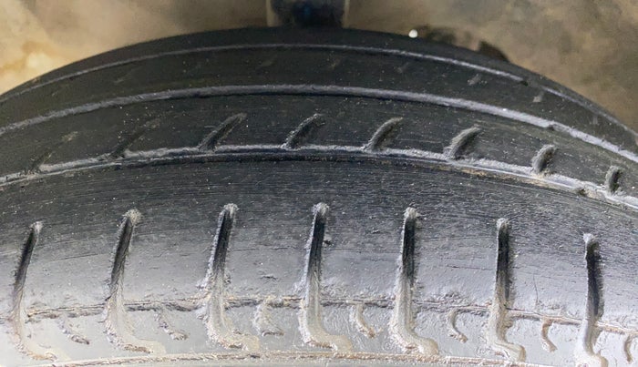 2014 Hyundai Santro Xing GLS, CNG, Manual, 60,619 km, Left Front Tyre Tread