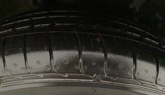 2016 Honda BR-V 1.5L I-VTEC S, Petrol, Manual, 52,921 km, Right Rear Tyre Tread