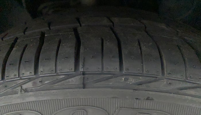 2015 Audi A4 35 TDI PREMIUM PLUS SUNROOF, Diesel, Automatic, 42,042 km, Right Front Tyre Tread