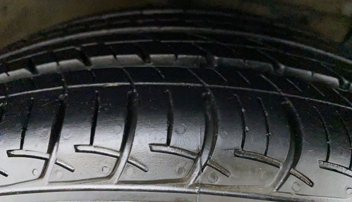 2017 Maruti Ciaz SIGMA 1.4 VVT, Petrol, Manual, 35,711 km, Left Rear Tyre Tread
