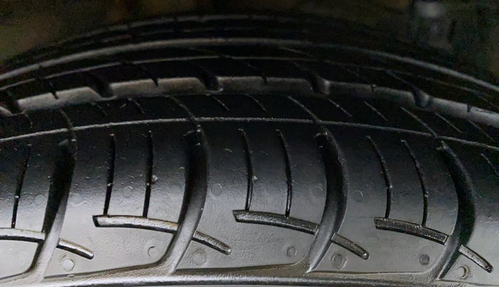 2017 Maruti Ciaz SIGMA 1.4 VVT, Petrol, Manual, 35,711 km, Right Rear Tyre Tread
