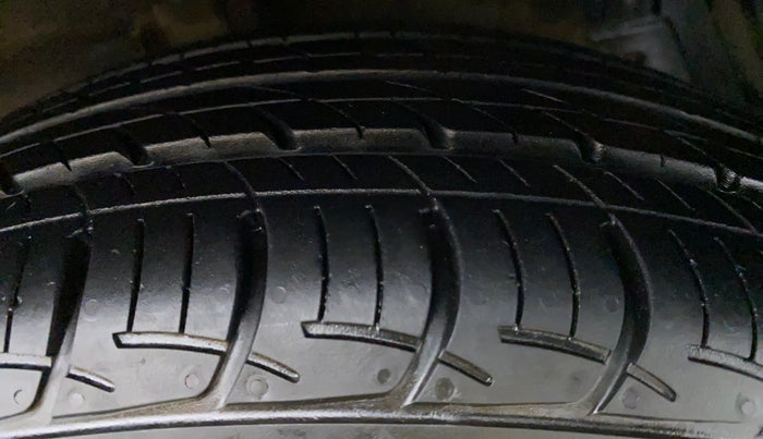 2017 Maruti Ciaz SIGMA 1.4 VVT, Petrol, Manual, 35,711 km, Left Front Tyre Tread