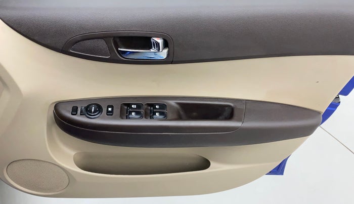 2011 Hyundai i20 SPORTZ 1.2, Petrol, Manual, 57,750 km, Driver Side Door Panels Control