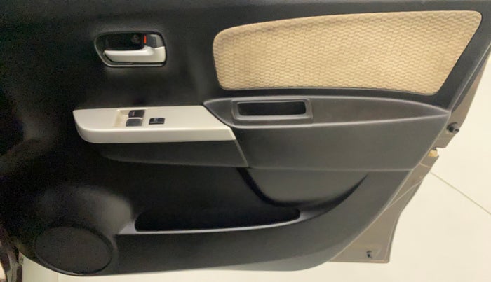2017 Maruti Wagon R 1.0 LXI CNG, CNG, Manual, 92,589 km, Driver Side Door Panels Control
