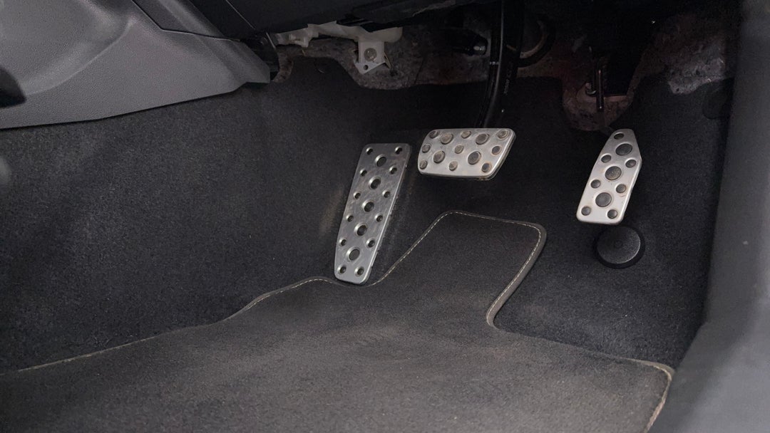 2023 Subaru Outback Awd Touring, Automatic, 39504 km, Pedals and Footmat