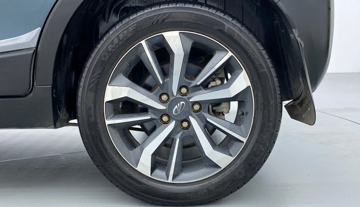 2019 Mahindra XUV300 W8 (O) Dual tone Diesel, Diesel, Manual, 30,833 km, Left Rear Wheel
