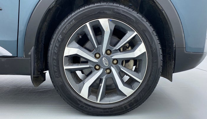2019 Mahindra XUV300 W8 (O) Dual tone Diesel, Diesel, Manual, 30,833 km, Right Front Wheel