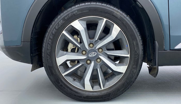 2019 Mahindra XUV300 W8 (O) Dual tone Diesel, Diesel, Manual, 30,833 km, Left Front Wheel