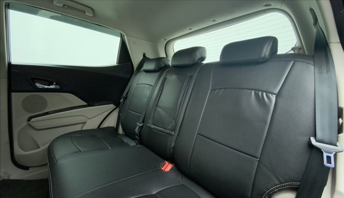 2019 Mahindra XUV300 W8 (O) Dual tone Diesel, Diesel, Manual, 30,833 km, Right Side Door Cabin View