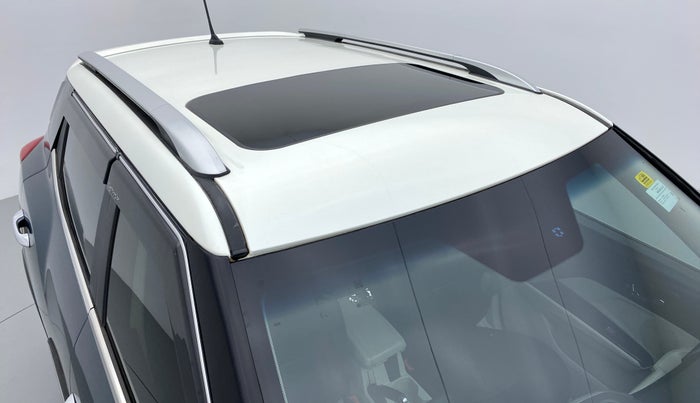 2019 Mahindra XUV300 W8 (O) Dual tone Diesel, Diesel, Manual, 30,833 km, Roof/Sunroof view