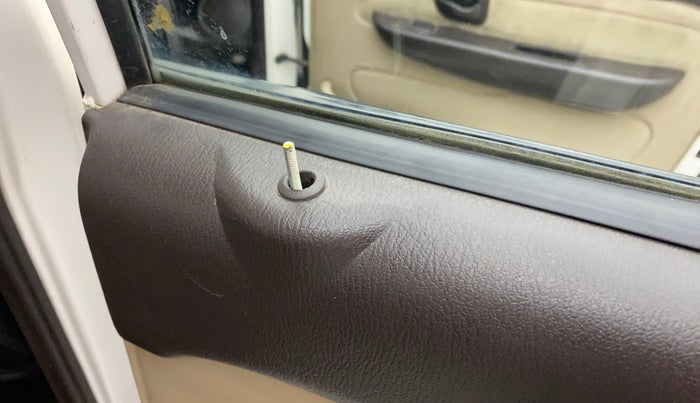 2013 Hyundai Santro Xing GL PLUS, Petrol, Manual, 61,788 km, Lock system - Door lock knob has minor damage