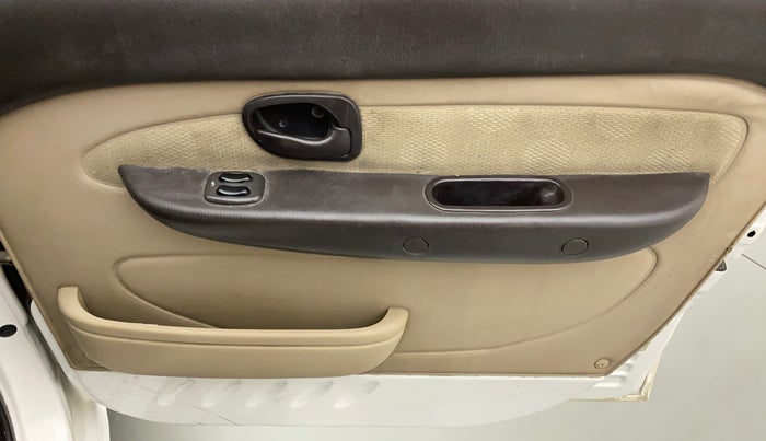 2013 Hyundai Santro Xing GL PLUS, Petrol, Manual, 61,788 km, Driver Side Door Panels Control