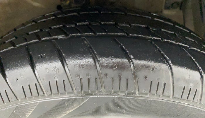 2018 Maruti Ertiga VXI ABS, Petrol, Manual, 46,232 km, Right Front Tyre Tread
