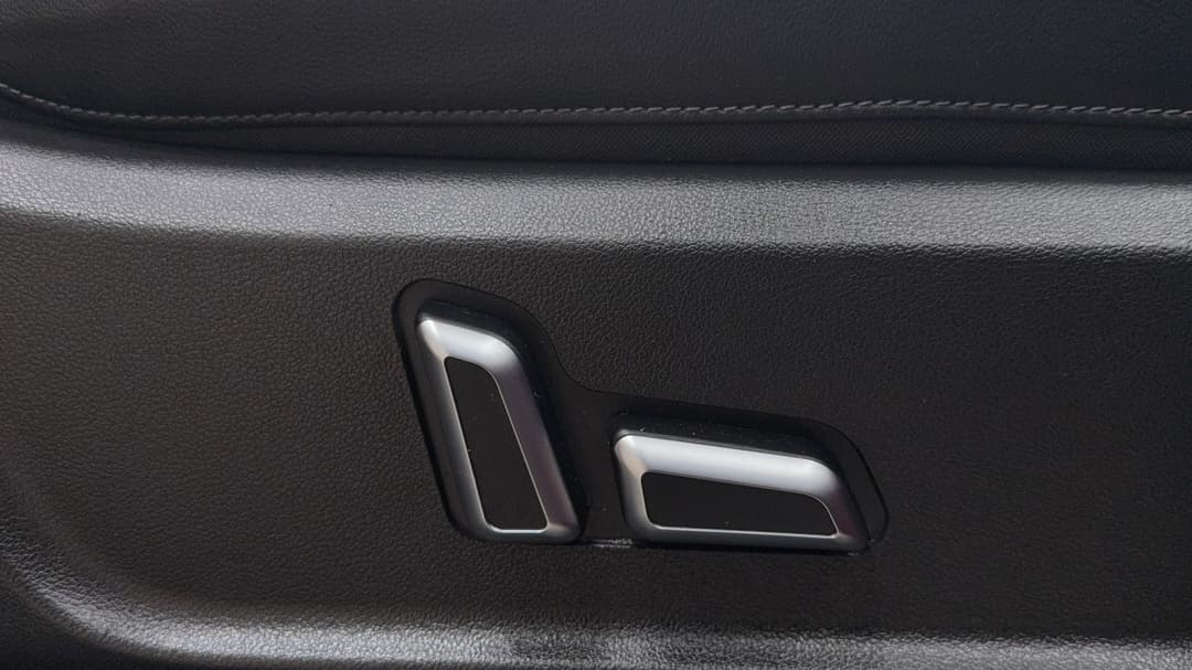 2022 GWM Ute Cannon-l (4x4), Automatic, 28537 km, Drivers Side Adjustment Panel