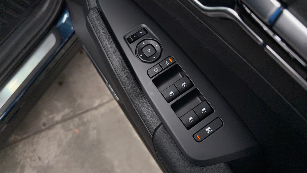 2026 Kia Sportage Gt-line Hev (FWD), Automatic, 1582 km, Drivers Side Door Panel Controls